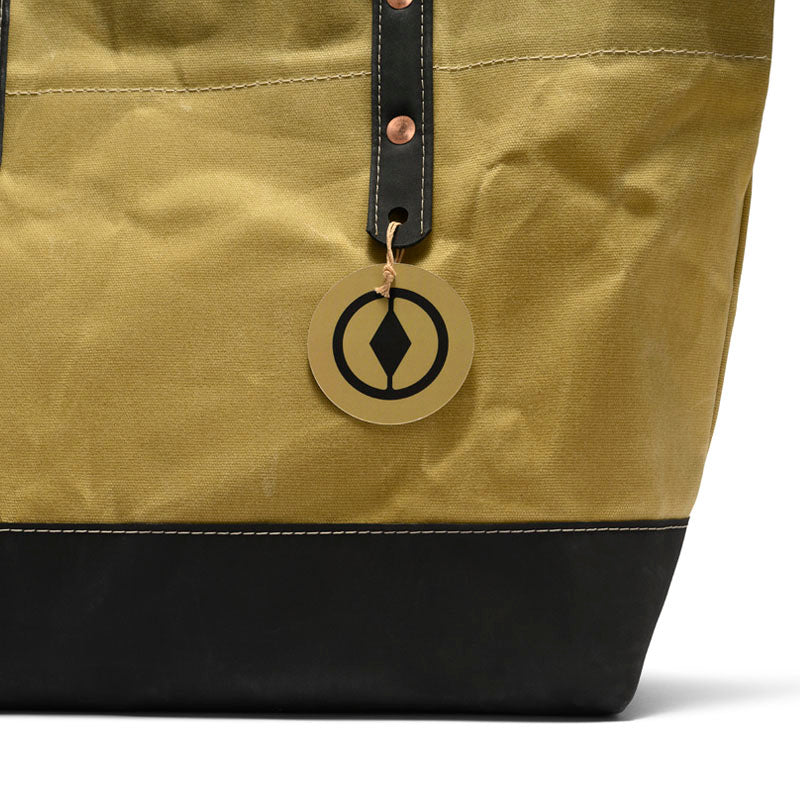 Cose up Tan tote with logo hang tag
